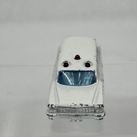 Matchbox Lesney NO. 54 S & S Cadillac Ambulance Superfast White - Picture 2 of 8